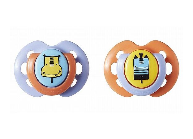 זוג מוצצי סיליקון עם איורים לגיל 0-6 חודשים TOMMEE TIPPEE